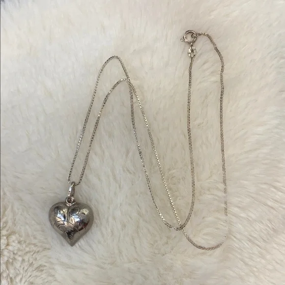 Vintage Puff Heart Pendant - Picture 4 of 6